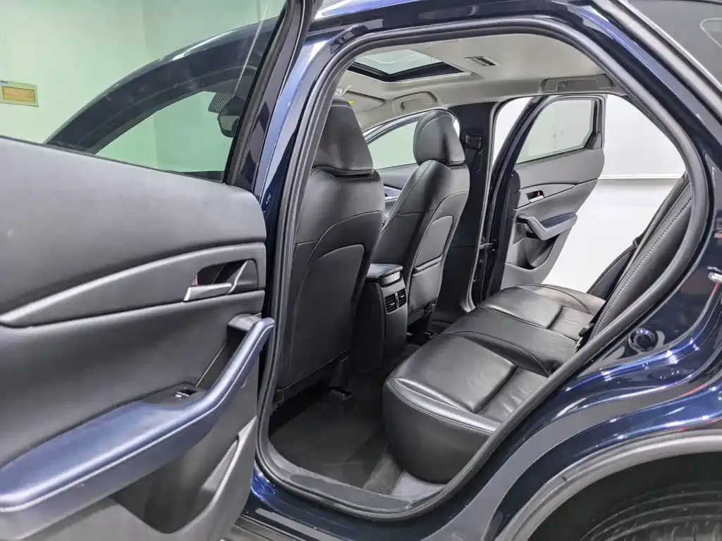 Mazda CX-30 2021 из CN, фото 9