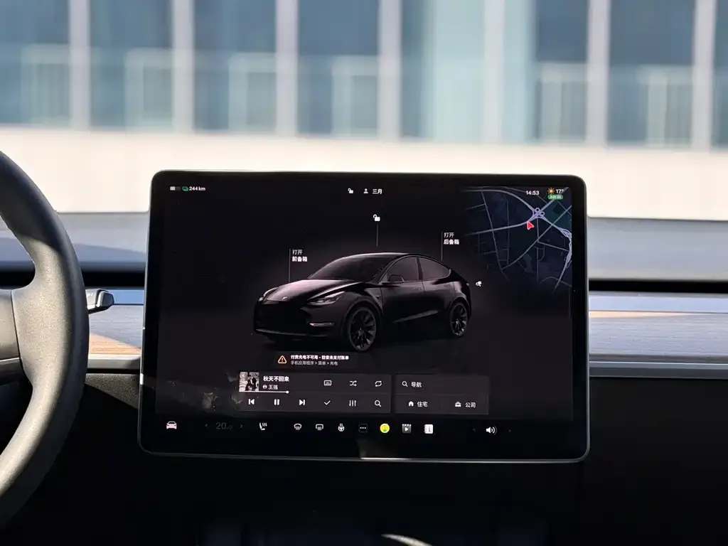 Tesla Model Y — фото 10
