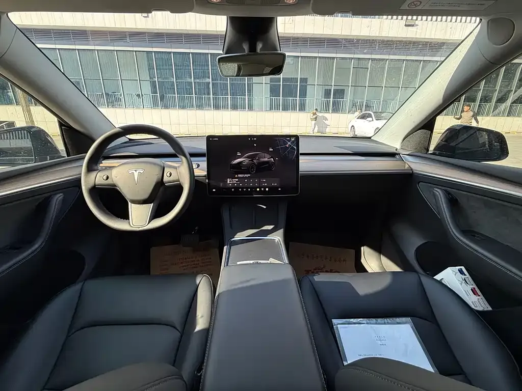Tesla Model Y — фото 9