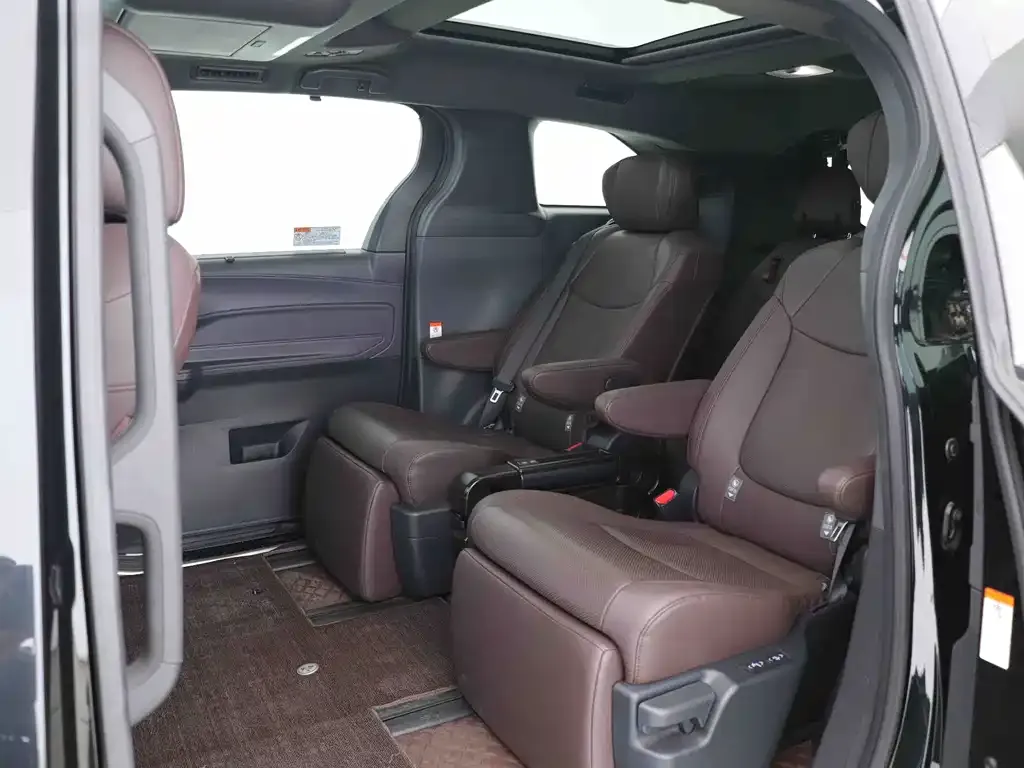 Toyota Granvia — фото 10