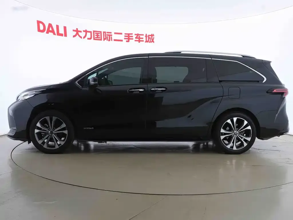 Toyota Granvia — фото 4