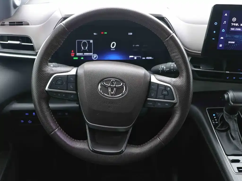 Toyota Granvia — фото 6