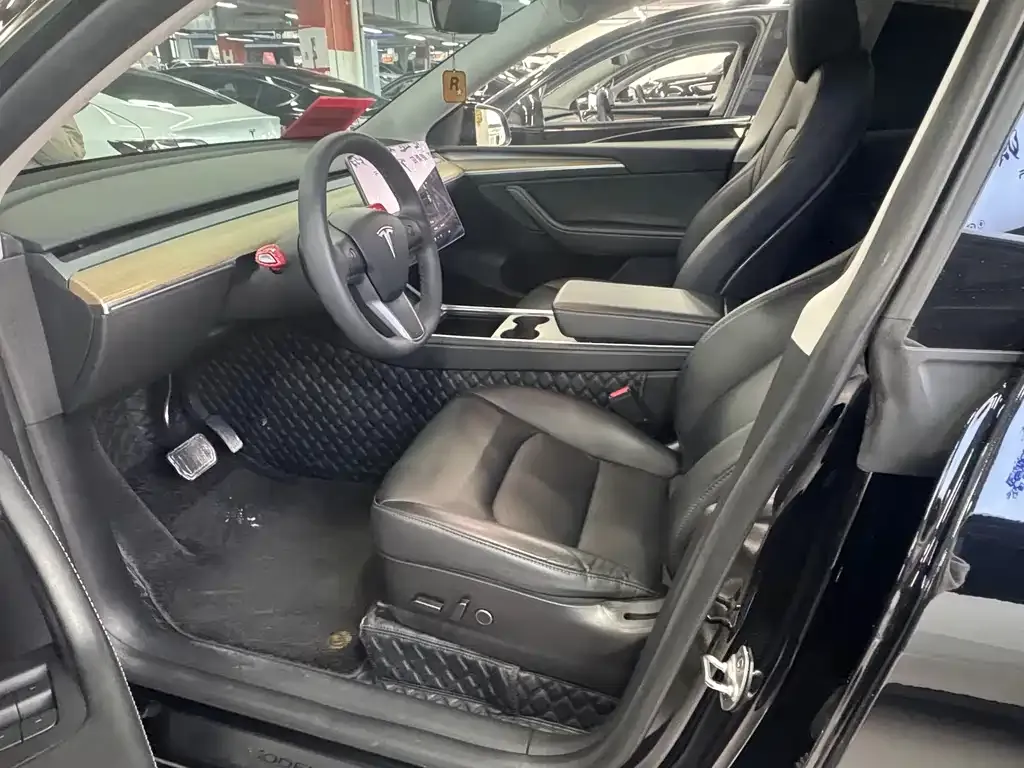 Tesla Model Y — фото 4
