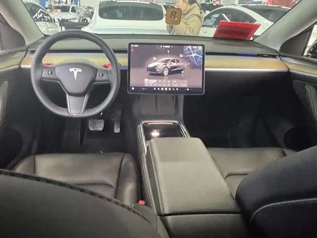 Tesla Model Y — фото 6