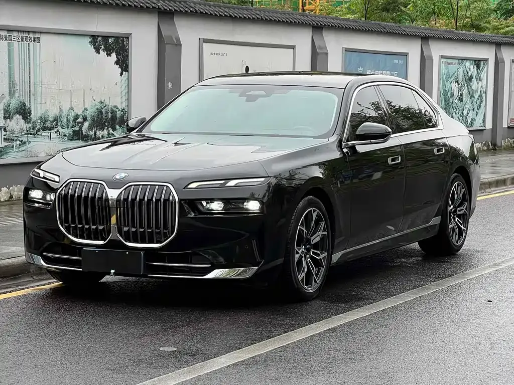 BMW 7 Series — фото 1