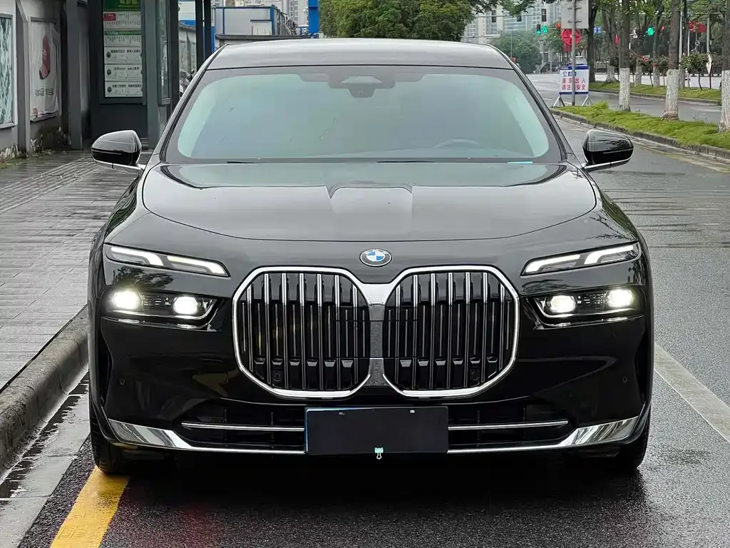 BMW 7 Series — фото 2