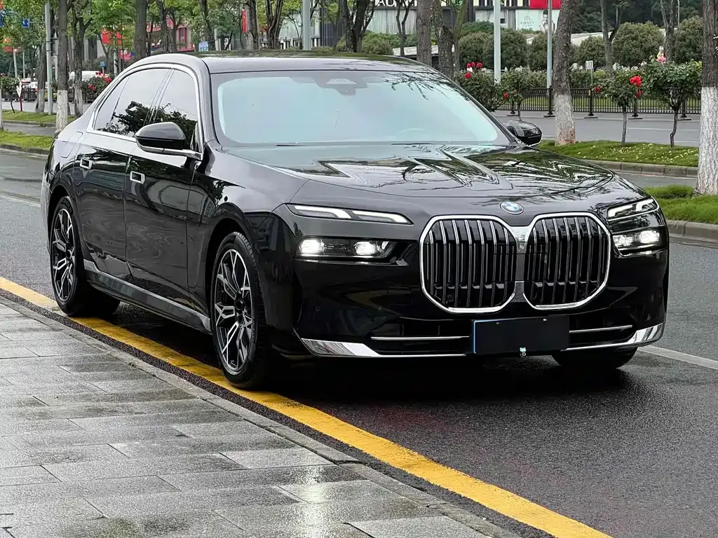 BMW 7 Series — фото 3