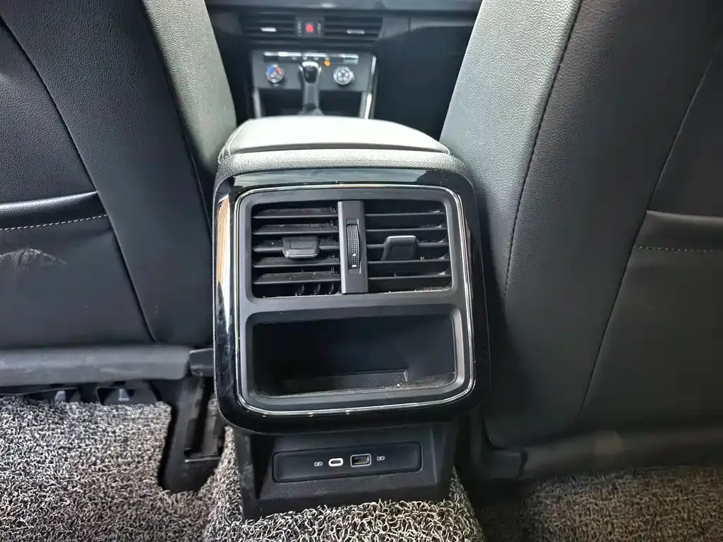 Volkswagen Passat 2022 из CN, фото 10