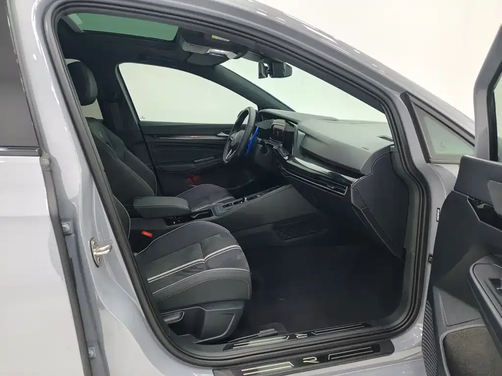 Volkswagen Golf 2021 из CN, фото 10