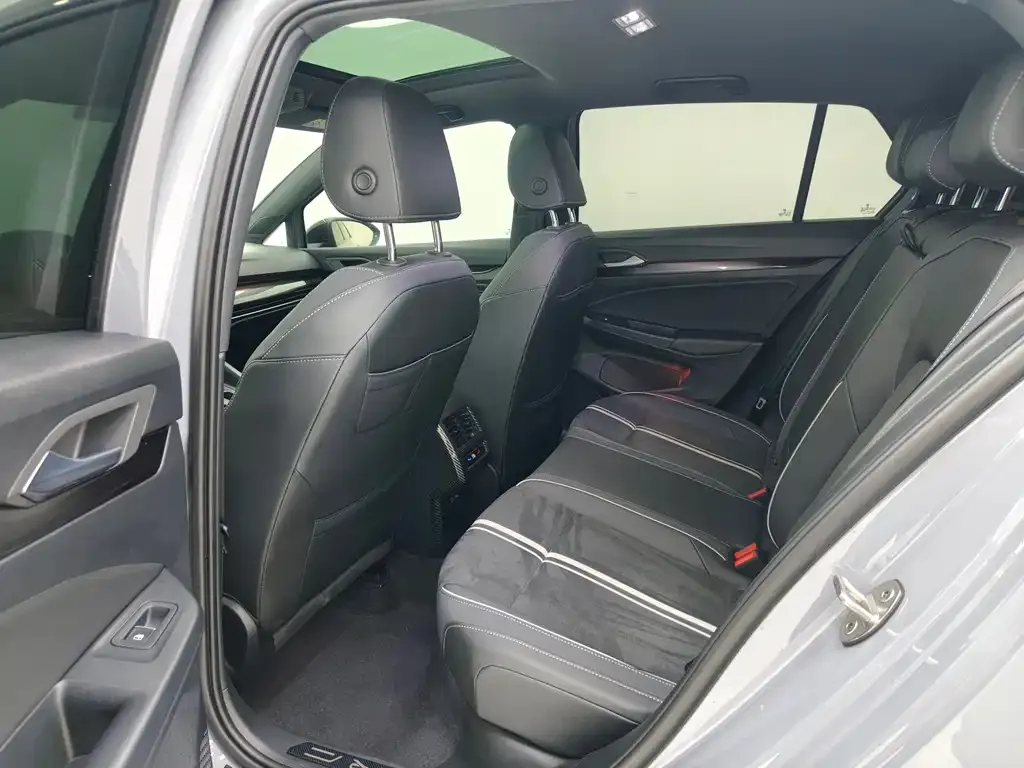 Volkswagen Golf 2021 из CN, фото 8