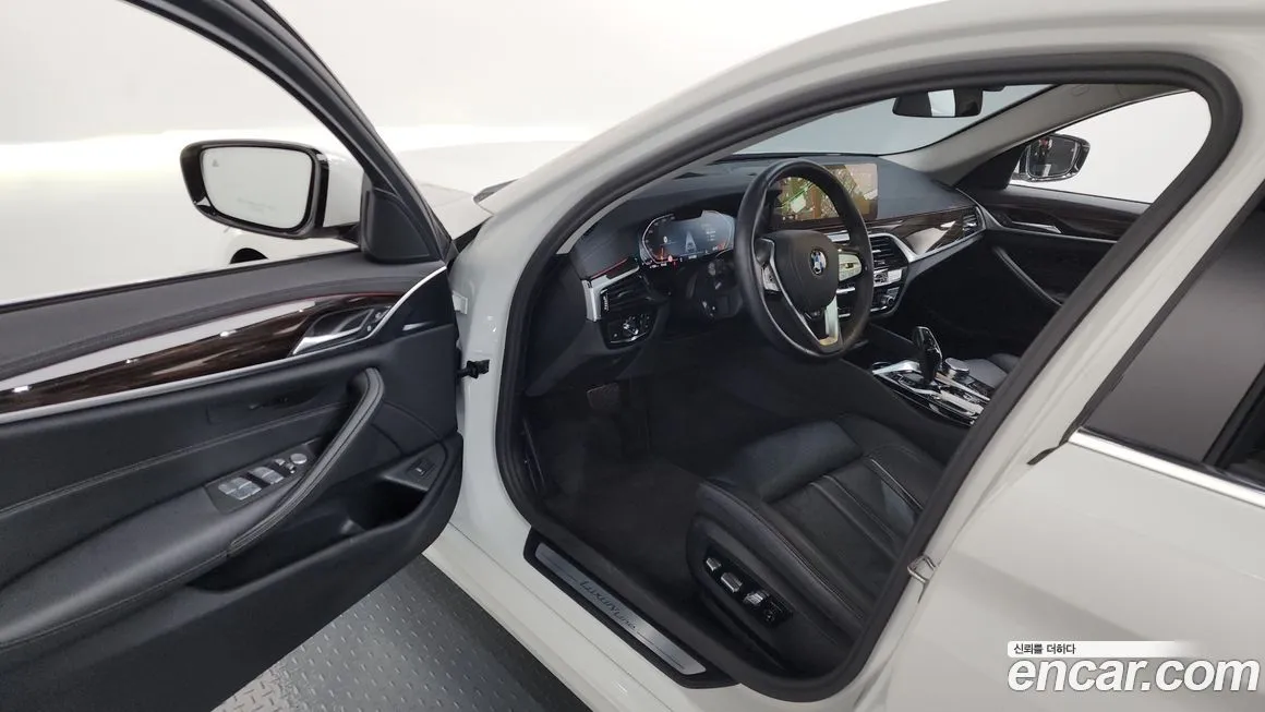 BMW 5-Series 2023 из KR, фото 10