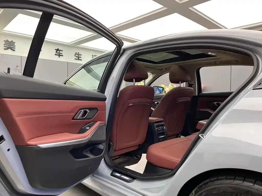 BMW 3 Series 2024 из CN, фото 10