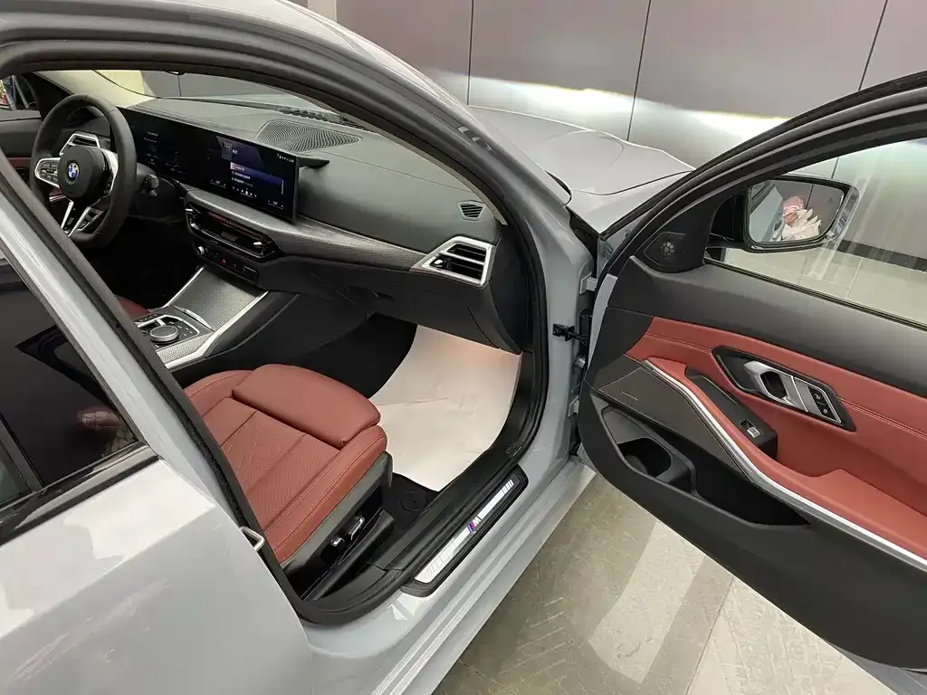 BMW 3 Series 2024 из CN, фото 6