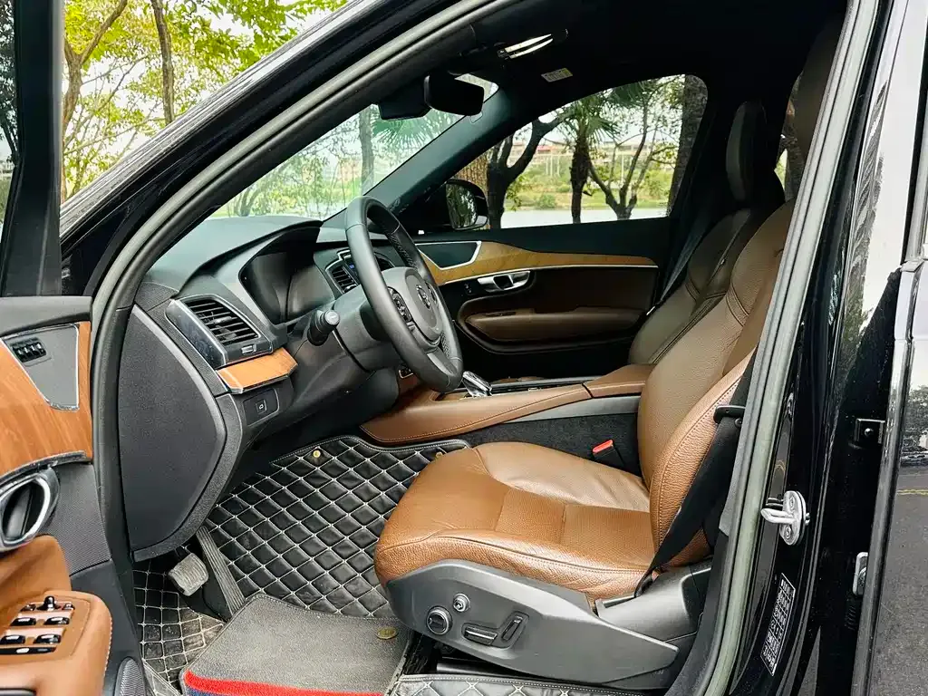 Volvo XC90 2023 из CN, фото 3