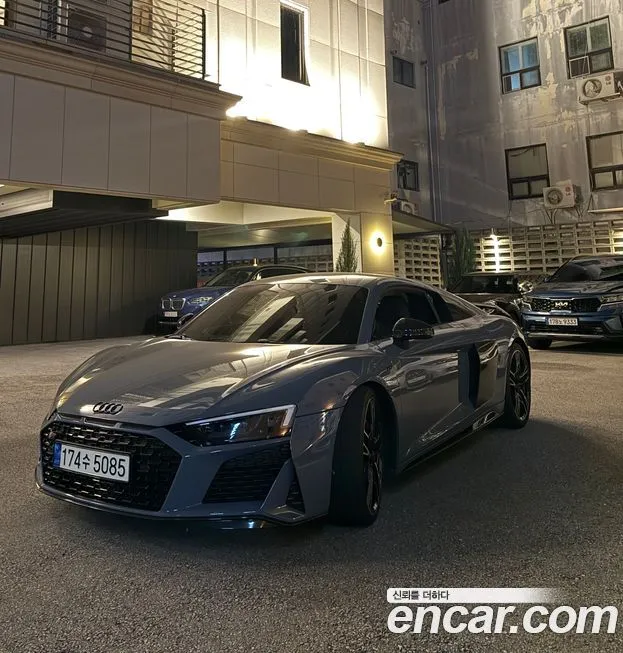 Audi R8
