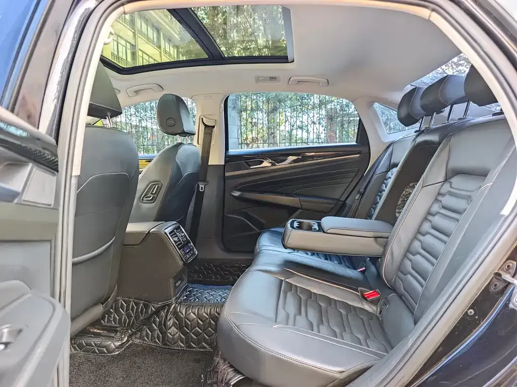 Volkswagen Passat 2021 из CN, фото 4