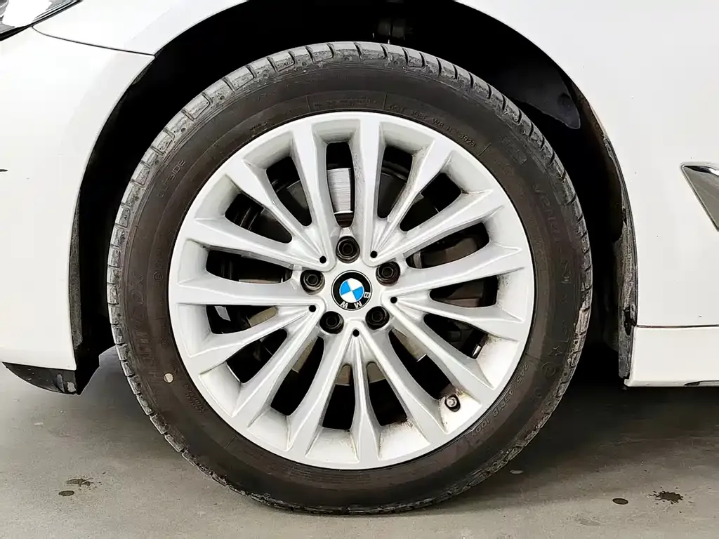 BMW 5 Series — фото 4