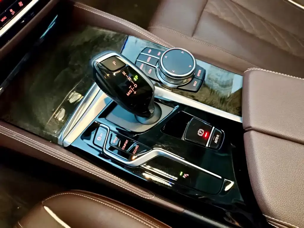 BMW 5 Series — фото 9