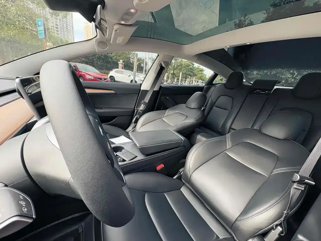 Tesla Model 3 — фото 10