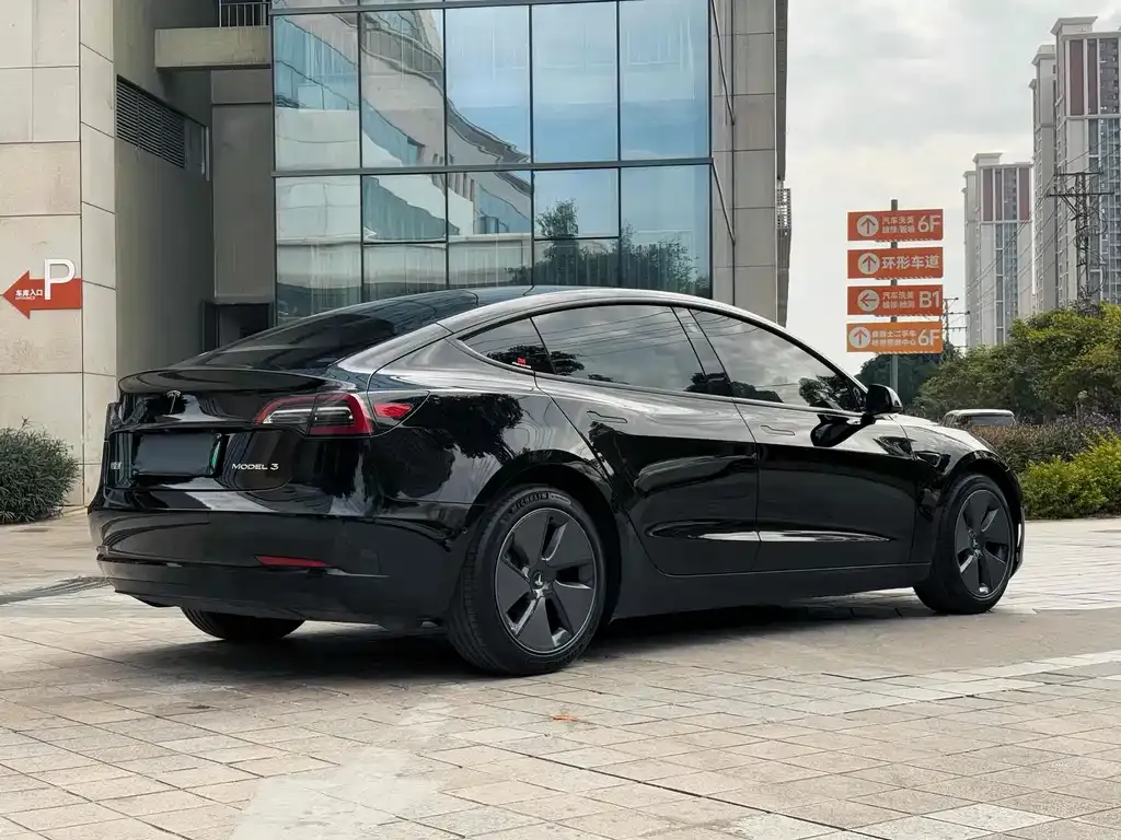 Tesla Model 3 — фото 4