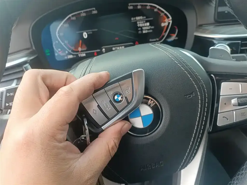 BMW 5 Series 2023 из CN, фото 9