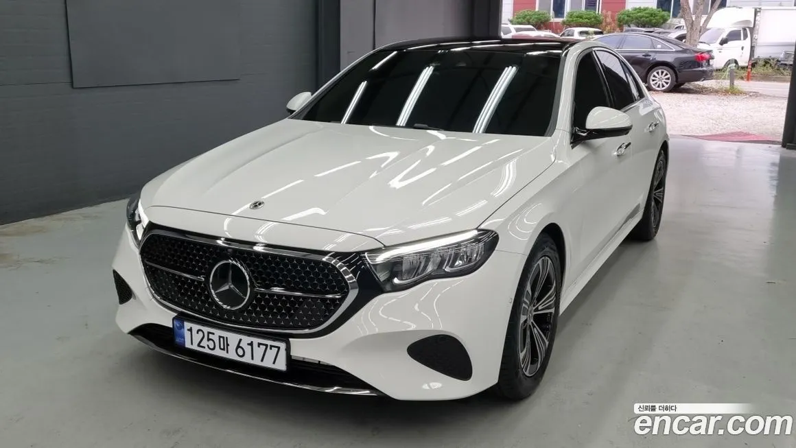 Mercedes-Benz E-Class — фото 1