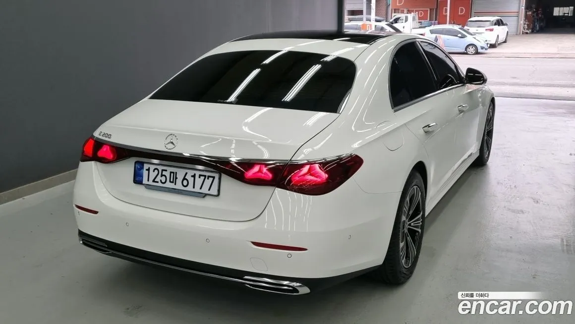 Mercedes-Benz E-Class — фото 2