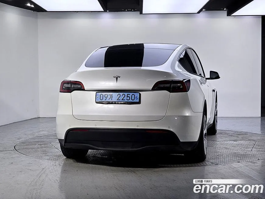 Tesla Model Y — фото 3