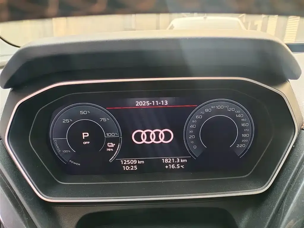 Audi Q4 e-tron — фото 4