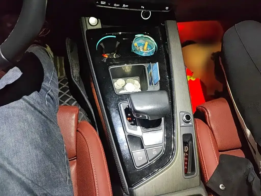 Audi A4L 2023 из CN, фото 7