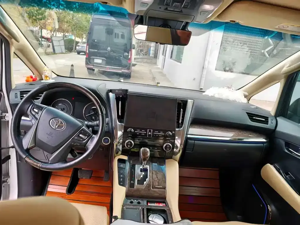 Toyota Vellfire 2023 из CN, фото 2