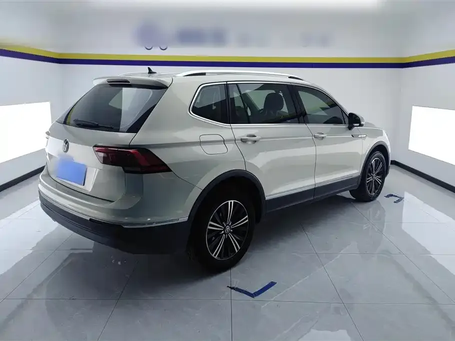 Volkswagen Tiguan L — фото 6