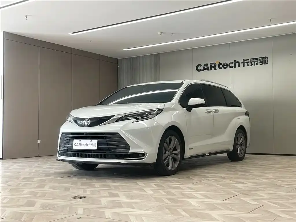 Toyota Sienna 2023 из CN, фото 1