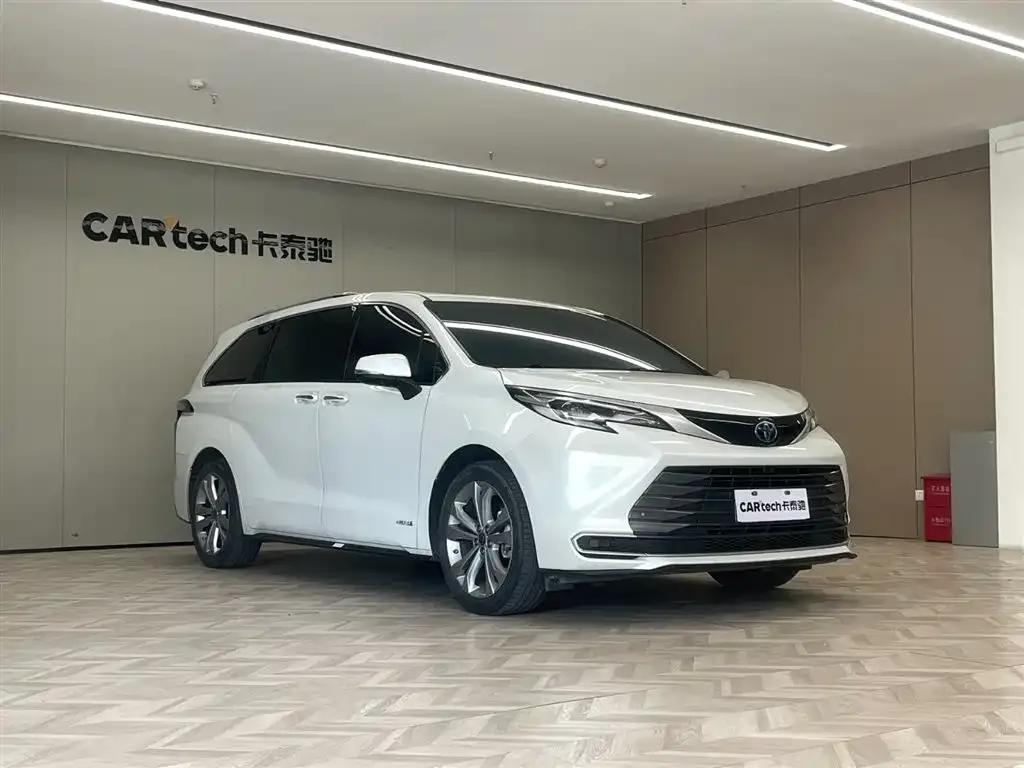 Toyota Sienna 2023 из CN, фото 2