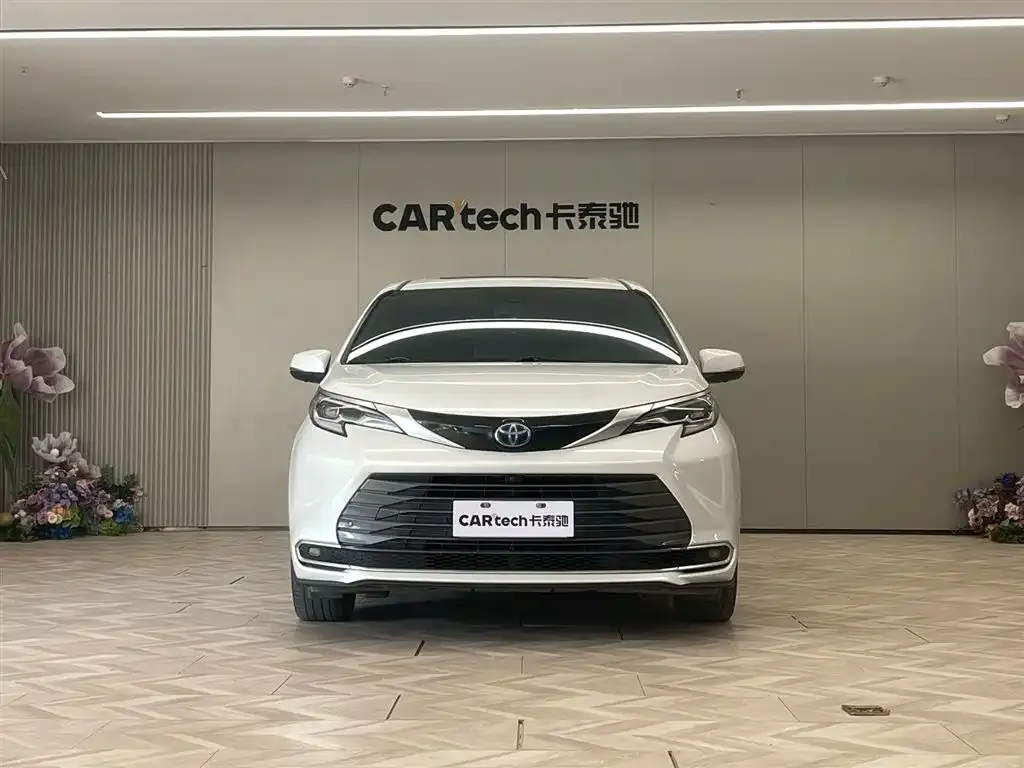 Toyota Sienna 2023 из CN, фото 3