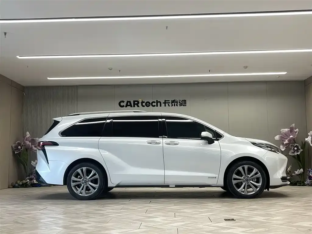 Toyota Sienna 2023 из CN, фото 4
