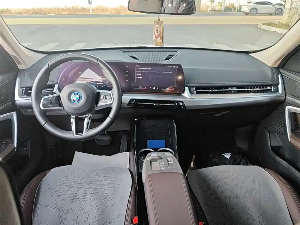 BMW iX1 2025 из CN, фото 10