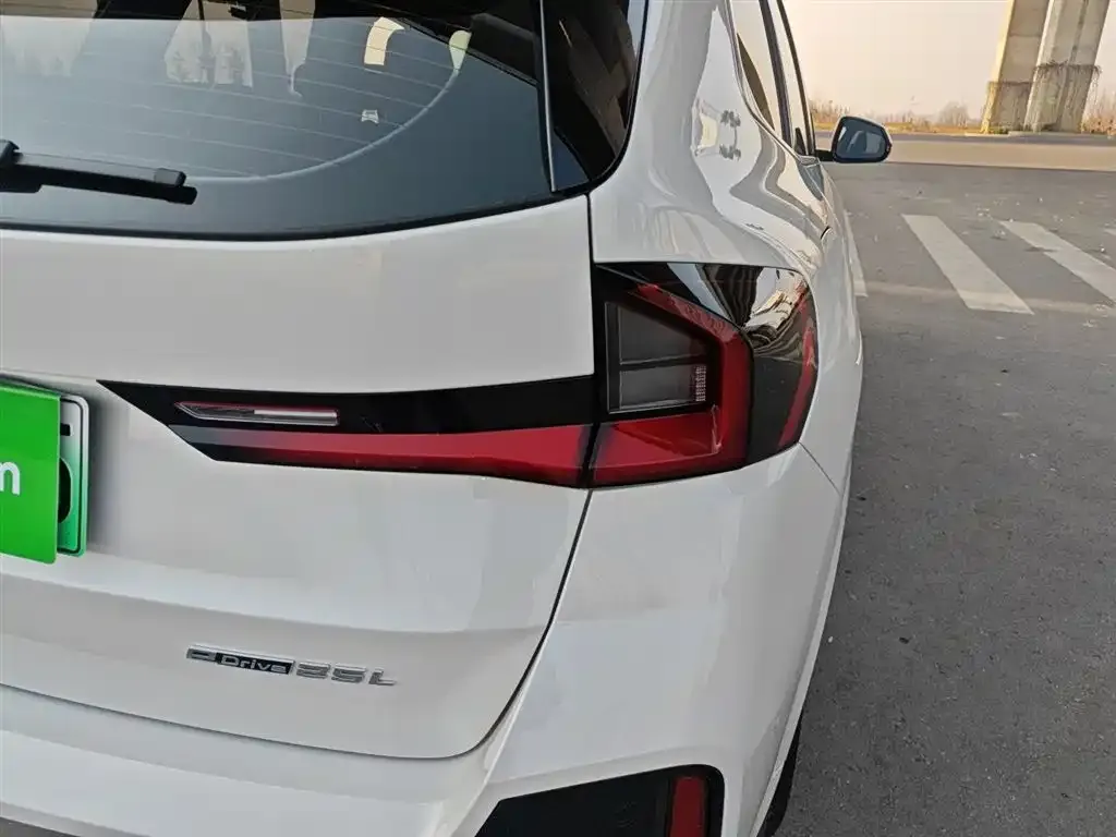 BMW iX1 2025 из CN, фото 8