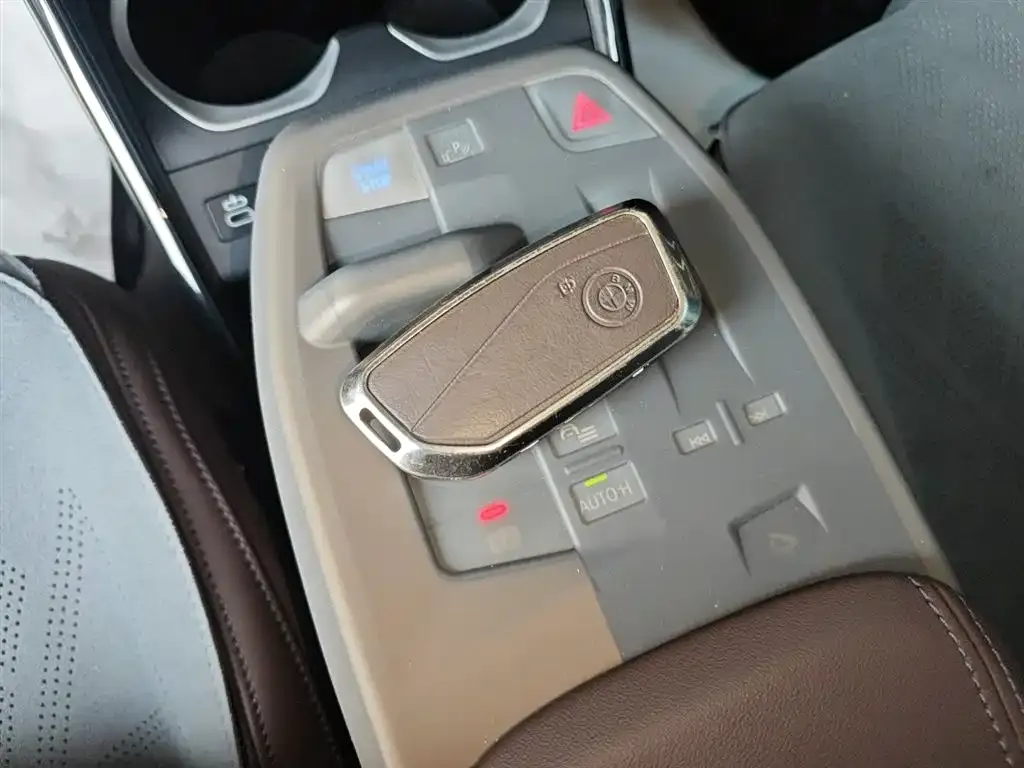 BMW iX1 2025 из CN, фото 9