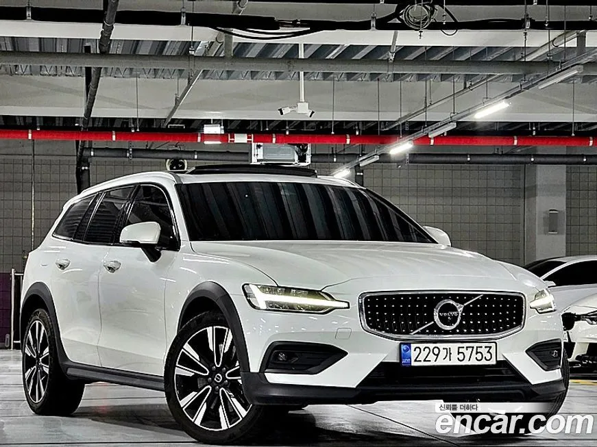 Volvo V60 — фото 1