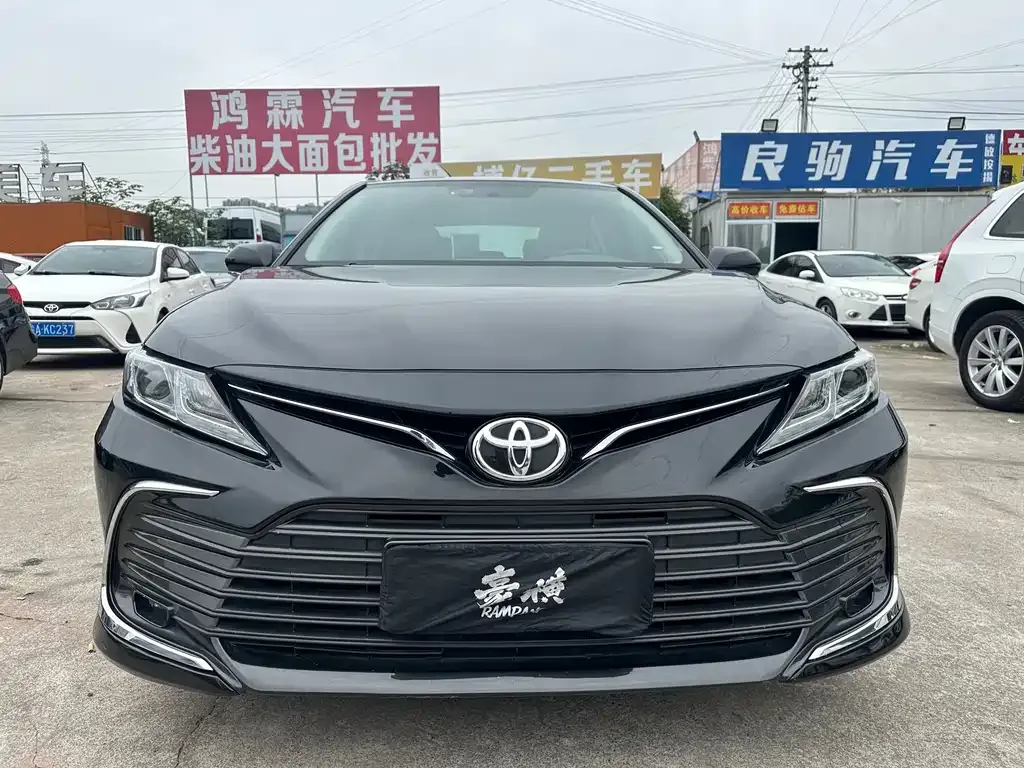 Toyota Camry — фото 2