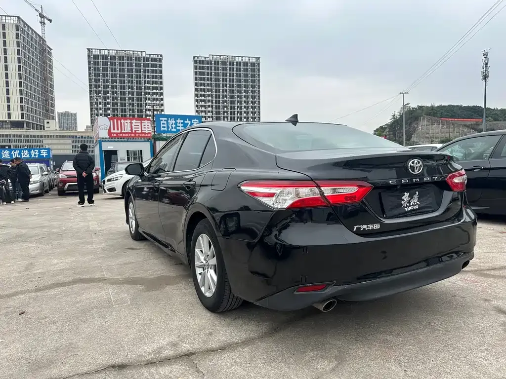 Toyota Camry — фото 4