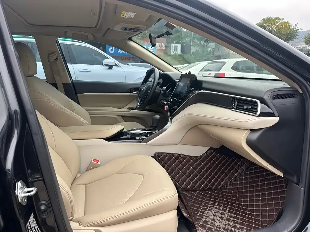 Toyota Camry — фото 9