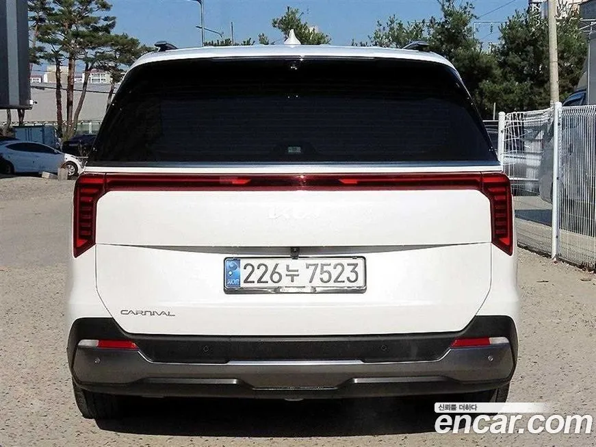 Kia Carnival — фото 10