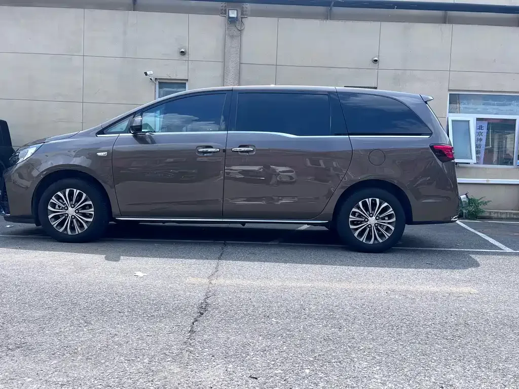 Buick GL8 2024 из CN, фото 3