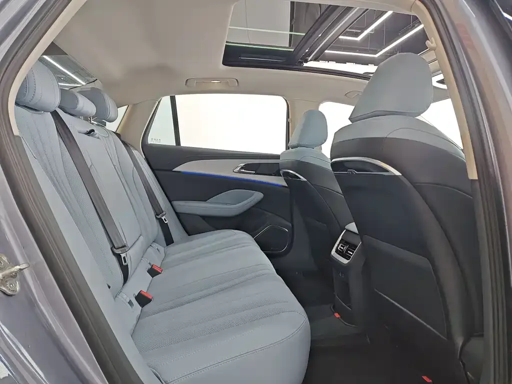 Hongqi H5 PHEV 2025 из CN, фото 9