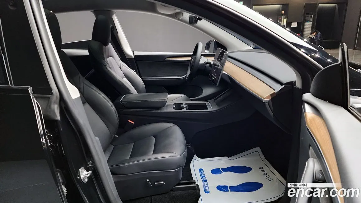 Tesla Model Y — фото 10