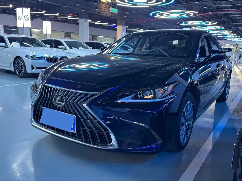 Lexus ES — фото 1