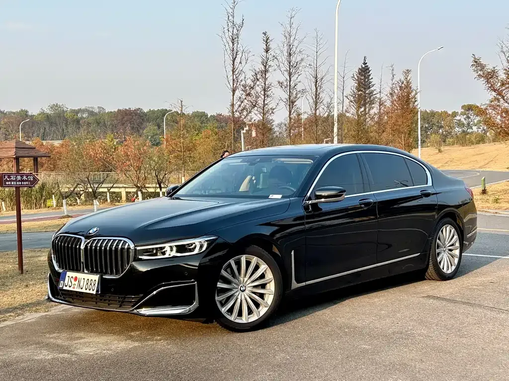 BMW 7 Series — фото 1