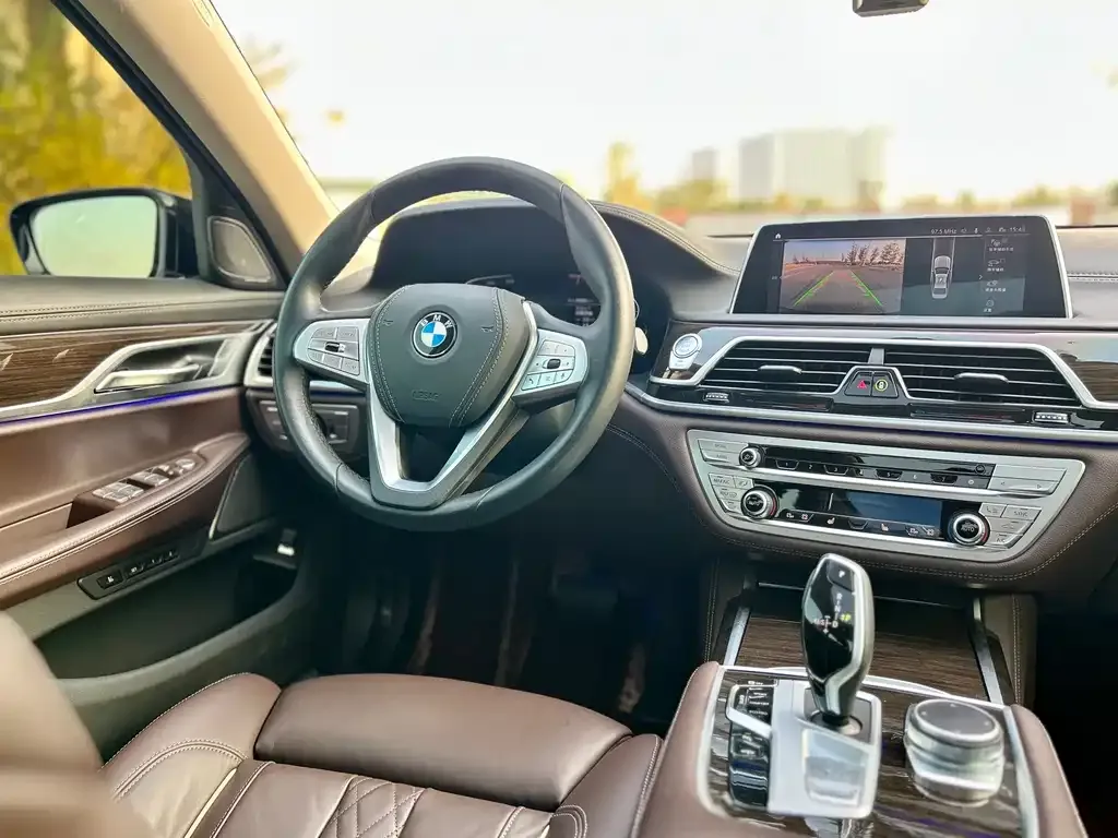 BMW 7 Series — фото 10